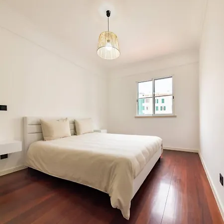 In By Mth Apartment *